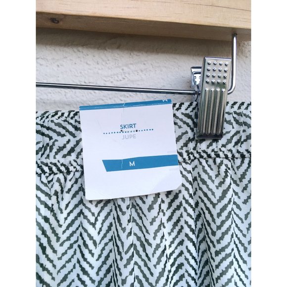 Old Navy Pleated Chiffon Pull-On Mini Skirt (US M) - Picture 4 of 4